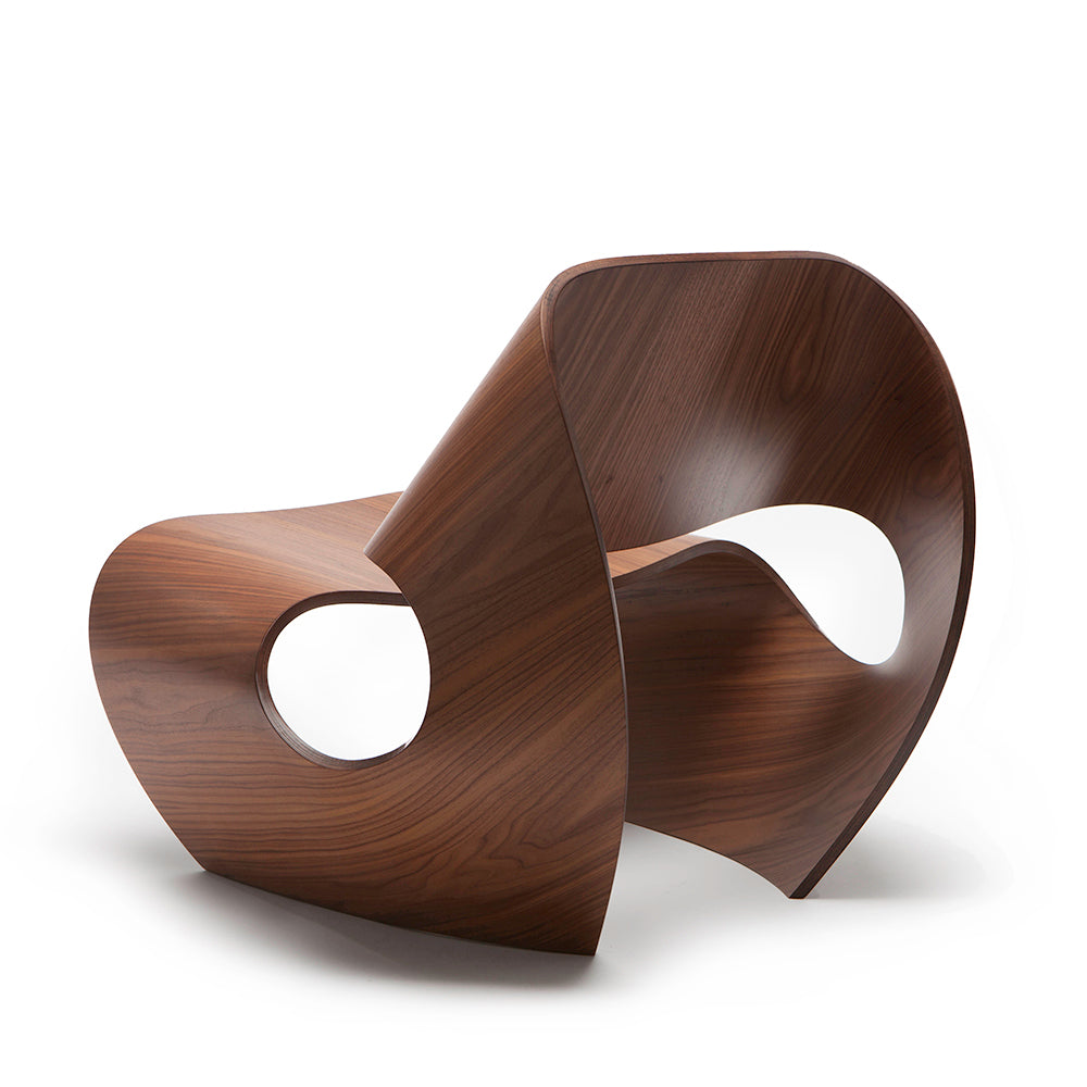 Lounge_chair_in_walnut_tree
