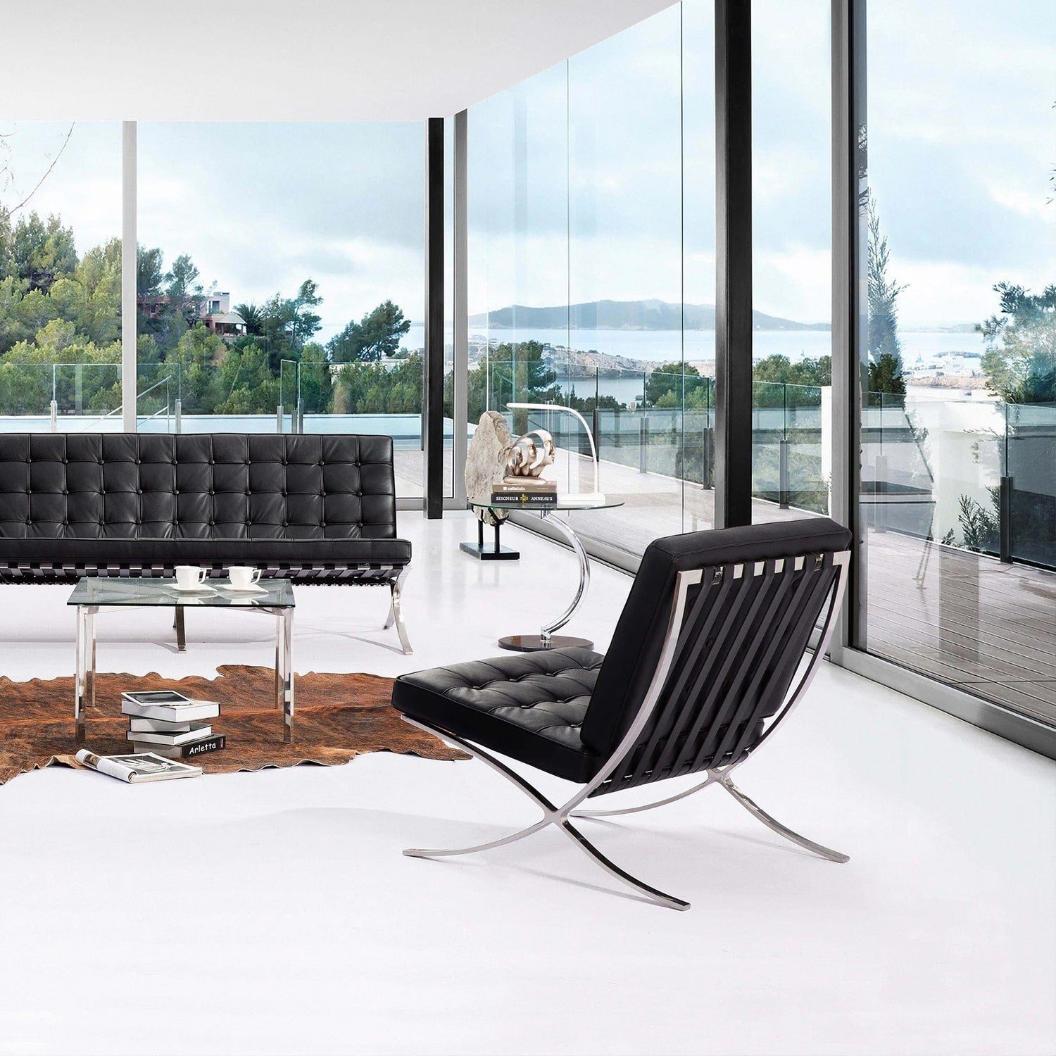 Loungestol_i_Sort_Laeder_med_Forkrommet_Stålbase