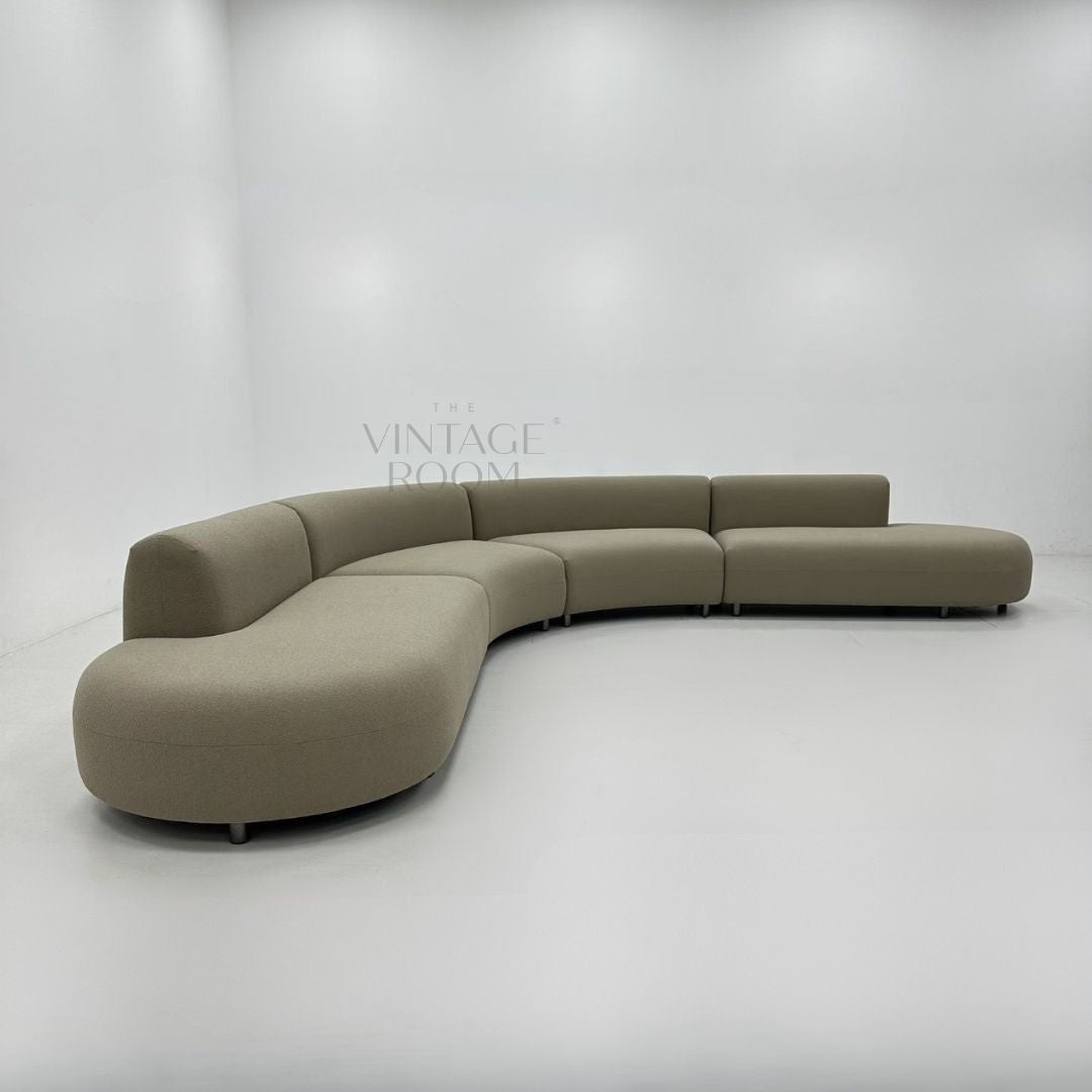 Moderne buet sofa Organica i luksuriøst stof