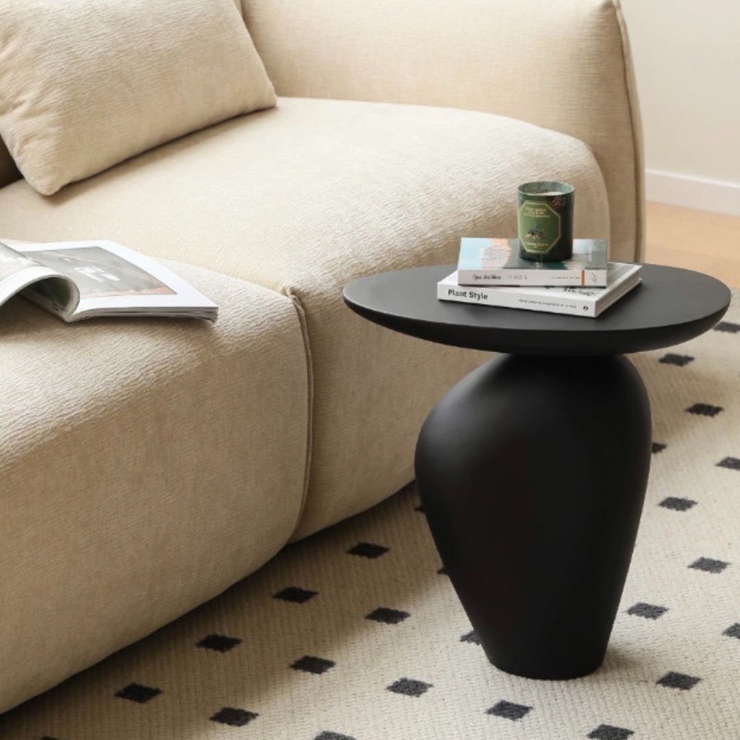 Unikt moderne sidebord i sort med glat finish