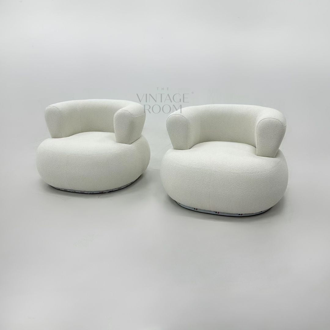 Elegant designer loungestol i luksuriøst stof til stue eller lounge