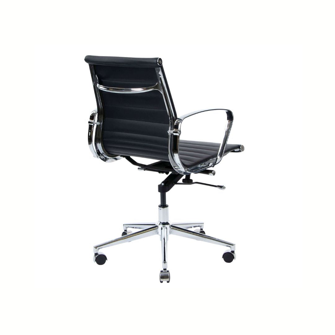 Komfortabel mødestol med høj ryg og poleret aluminium – perfekt til kontor og konferencerum