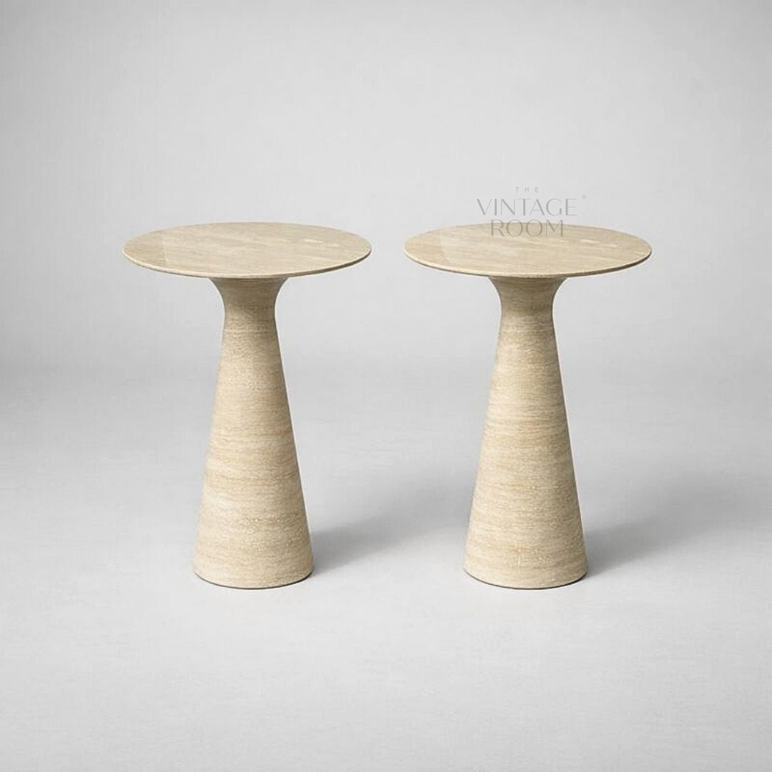 Elegant konisk sidebord i eksklusiv travertin