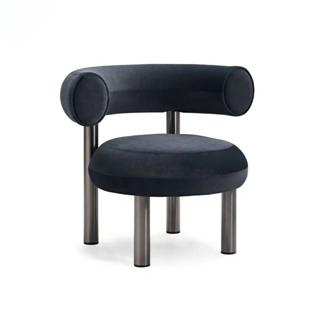 Loungestol i blød sort velour med metallisk finish