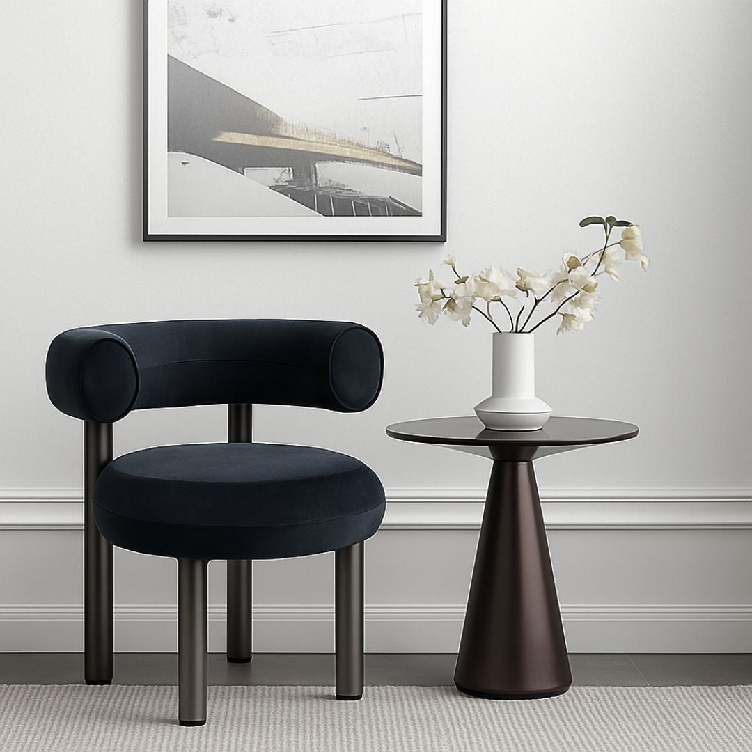 Moderne loungestol i blød sort velour