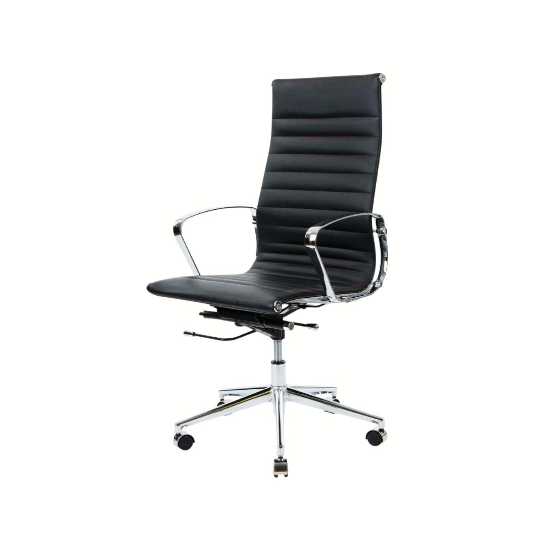 Office chair in black leather with a high back and polished aluminium base – ergonomic and elegant design