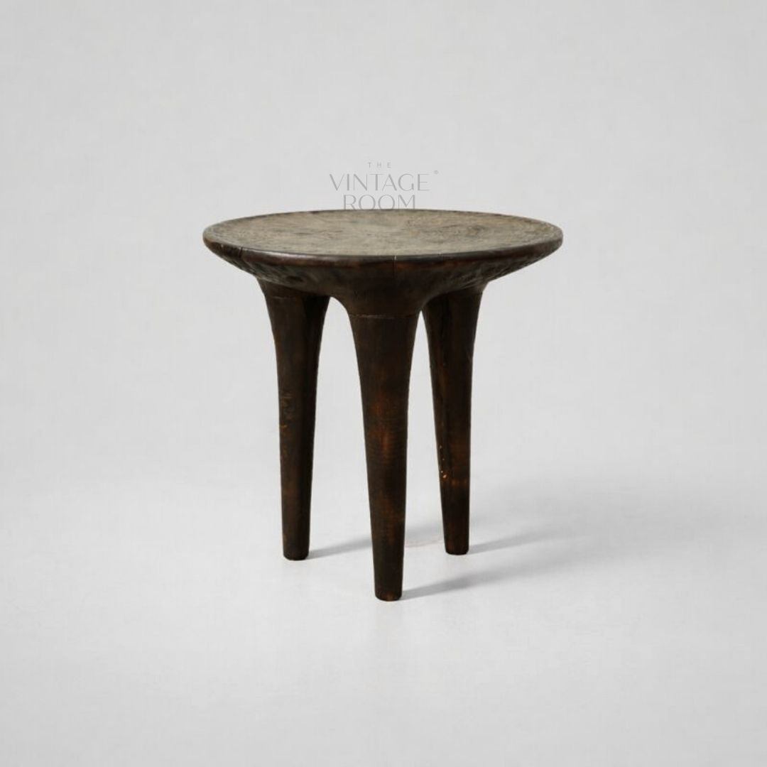 Sidebord Savannah i rød elm med tripod-base og autentisk luksusfinish