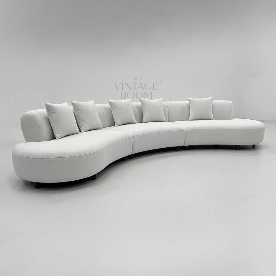 Sofa Elysée i let buet design med puder til åbne, moderne stuer og lounges