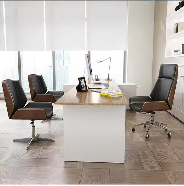 Stilfuld kontorstol i læder og valnød