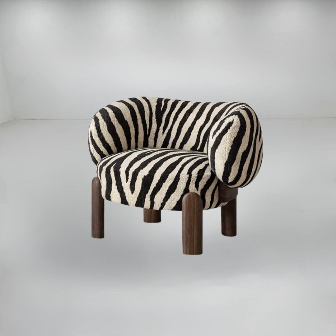 stilfuld loungestol med eksklusiv zebra-polstring og træben